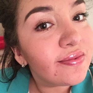 Meet your Posher, Raquel